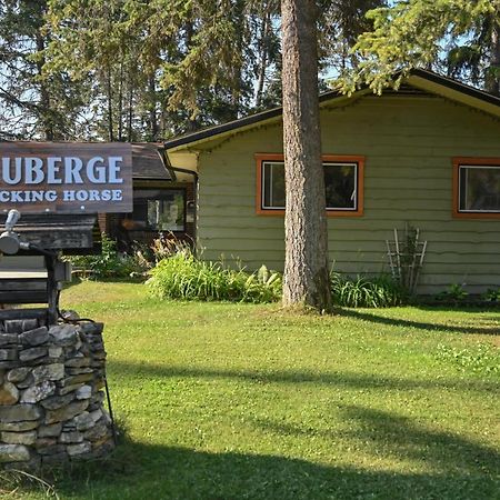 Auberge Kicking Horse Guest House Голден Экстерьер фото